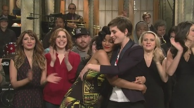 周六夜现场：安妮·海瑟薇/蕾哈娜剧照的剧照