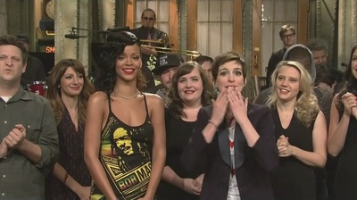 周六夜现场：安妮·海瑟薇/蕾哈娜剧照的剧照