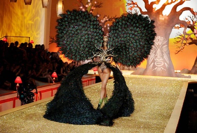 维多利亚的秘密2010时装秀剧照的剧照