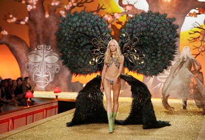 维多利亚的秘密2010时装秀剧照的剧照