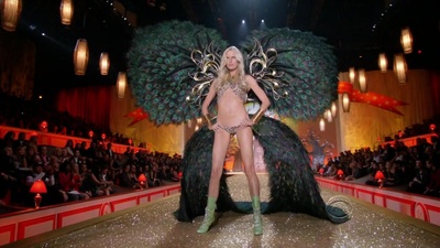 维多利亚的秘密2010时装秀剧照的剧照