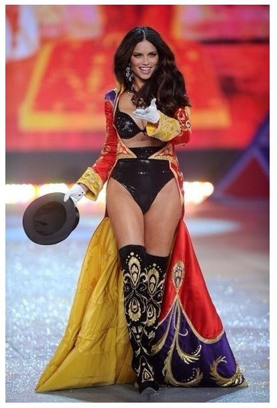 维多利亚的秘密2012时装秀剧照的剧照