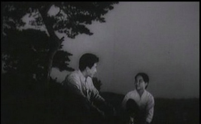 鲜花盛开的村庄剧照的剧照