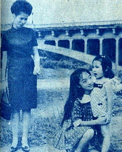 流浪卖花姑娘剧照的剧照