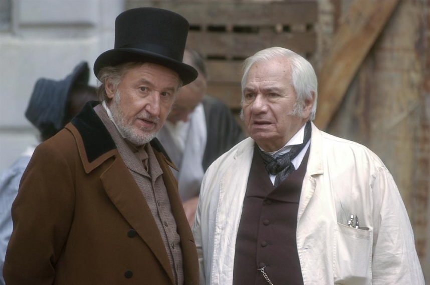 亨利·杜南：十字上的红剧照的剧照