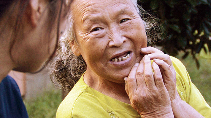 桜の樹の下剧照的剧照