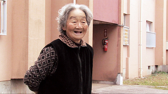 桜の樹の下剧照的剧照