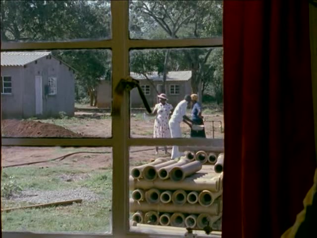 远离克莱万兹雷本小镇剧照的剧照