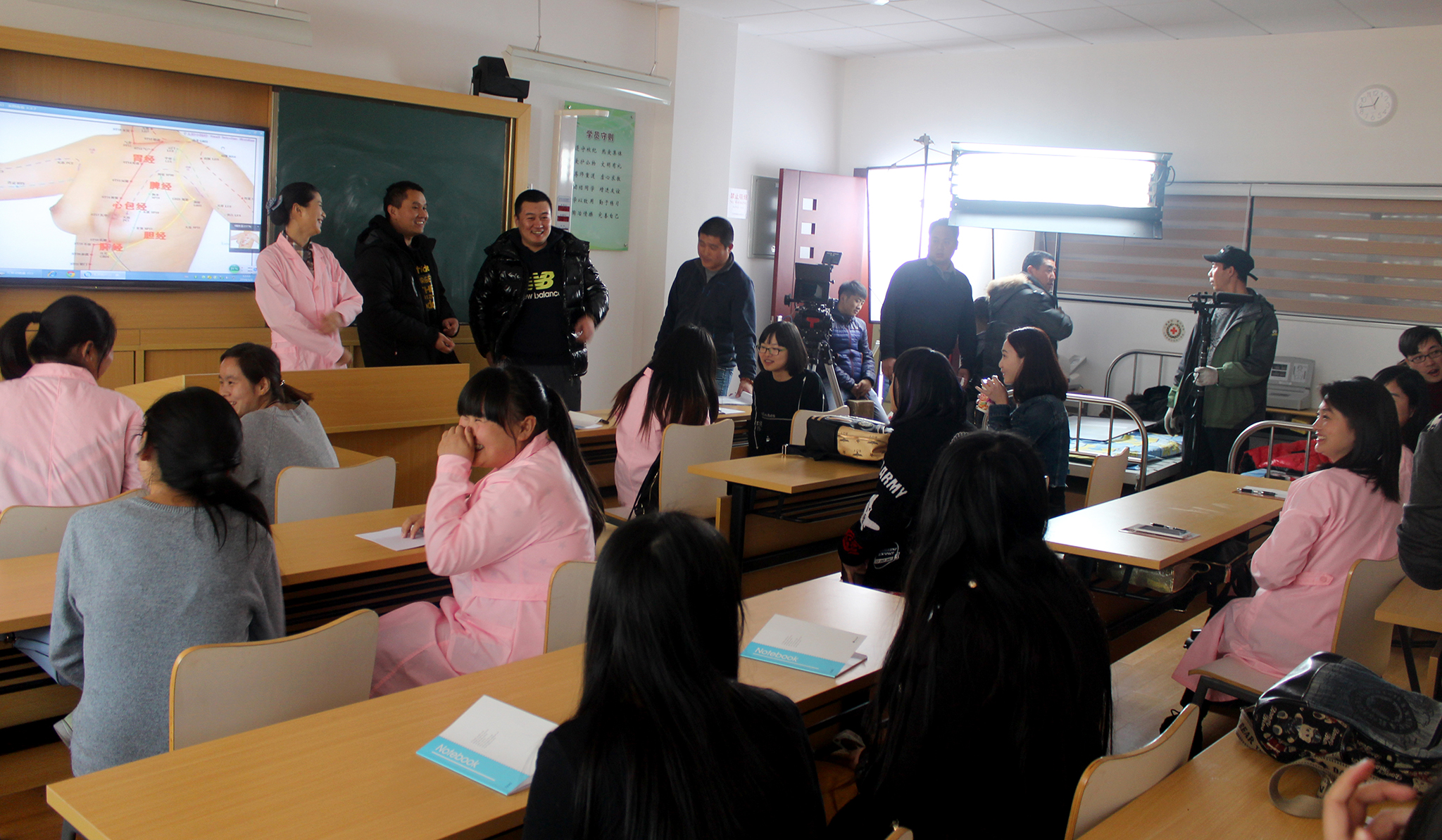 催乳男神剧照的剧照