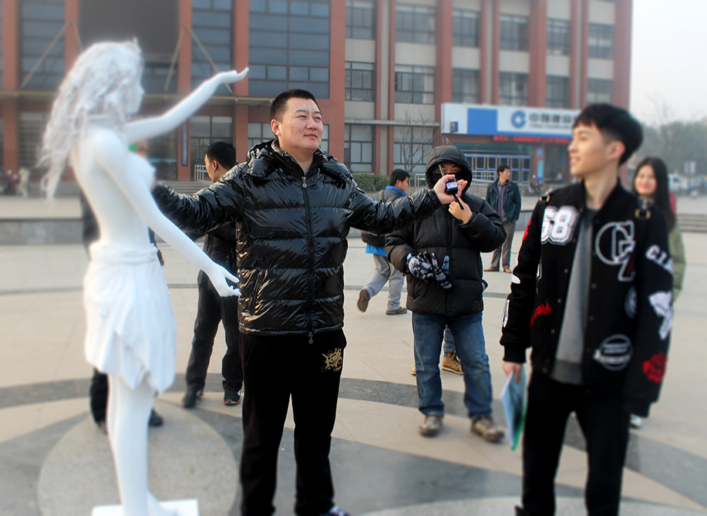 催乳男神剧照的剧照