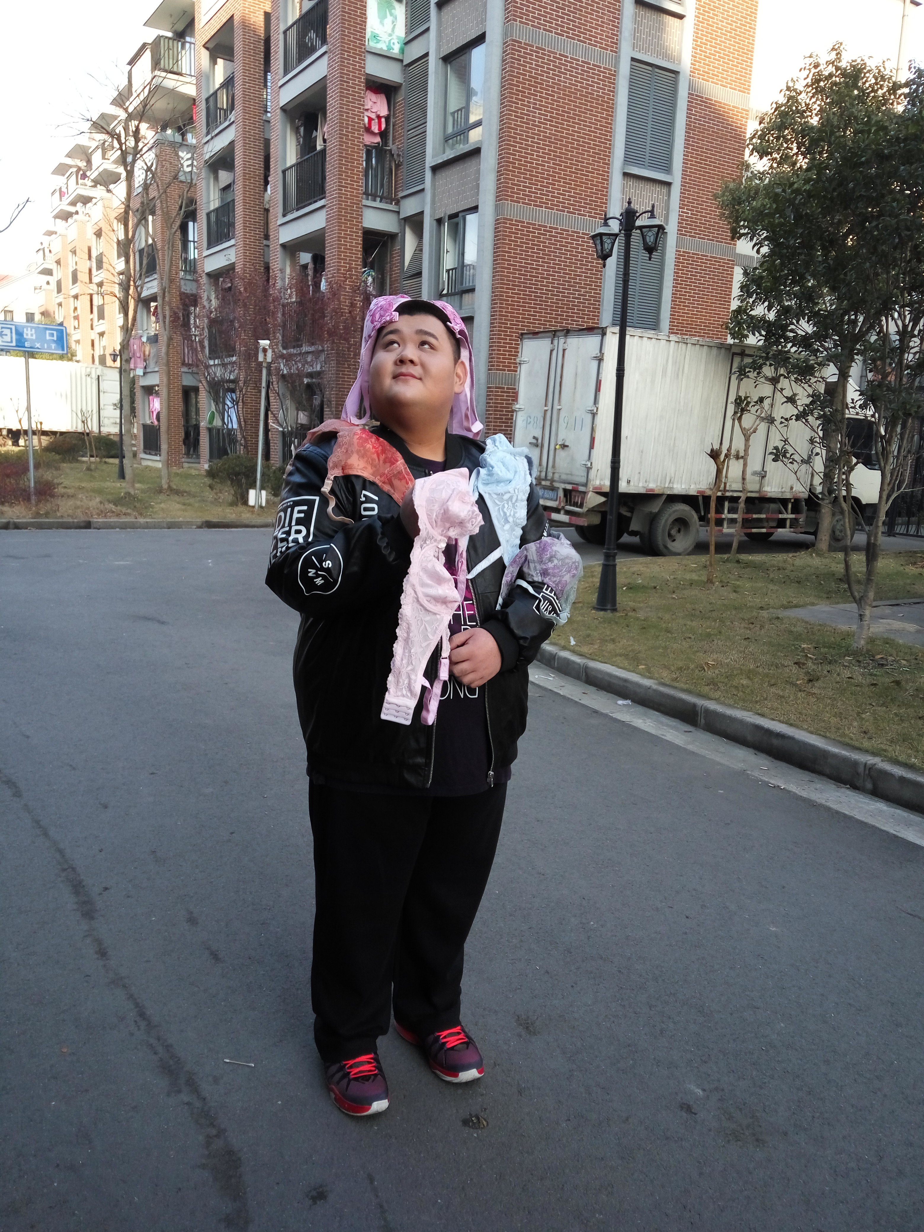 催乳男神剧照的剧照