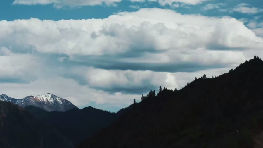 圣山村谜局剧照的剧照
