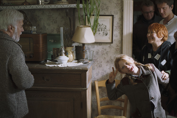 与狼共存剧照的剧照