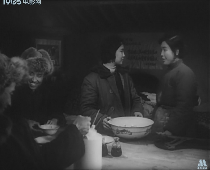 昆仑山上一棵草剧照的剧照