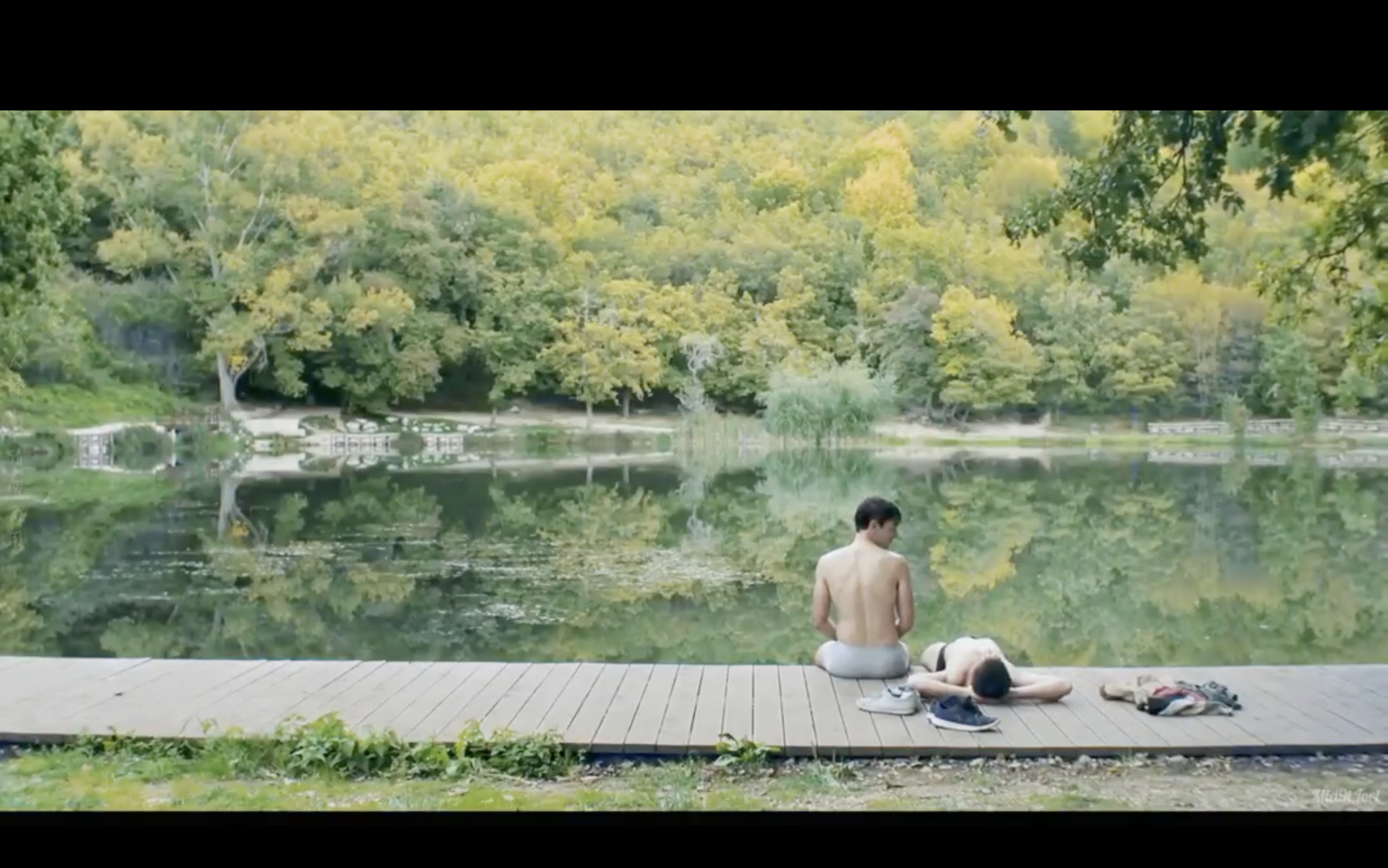 有答案的男子剧照的剧照