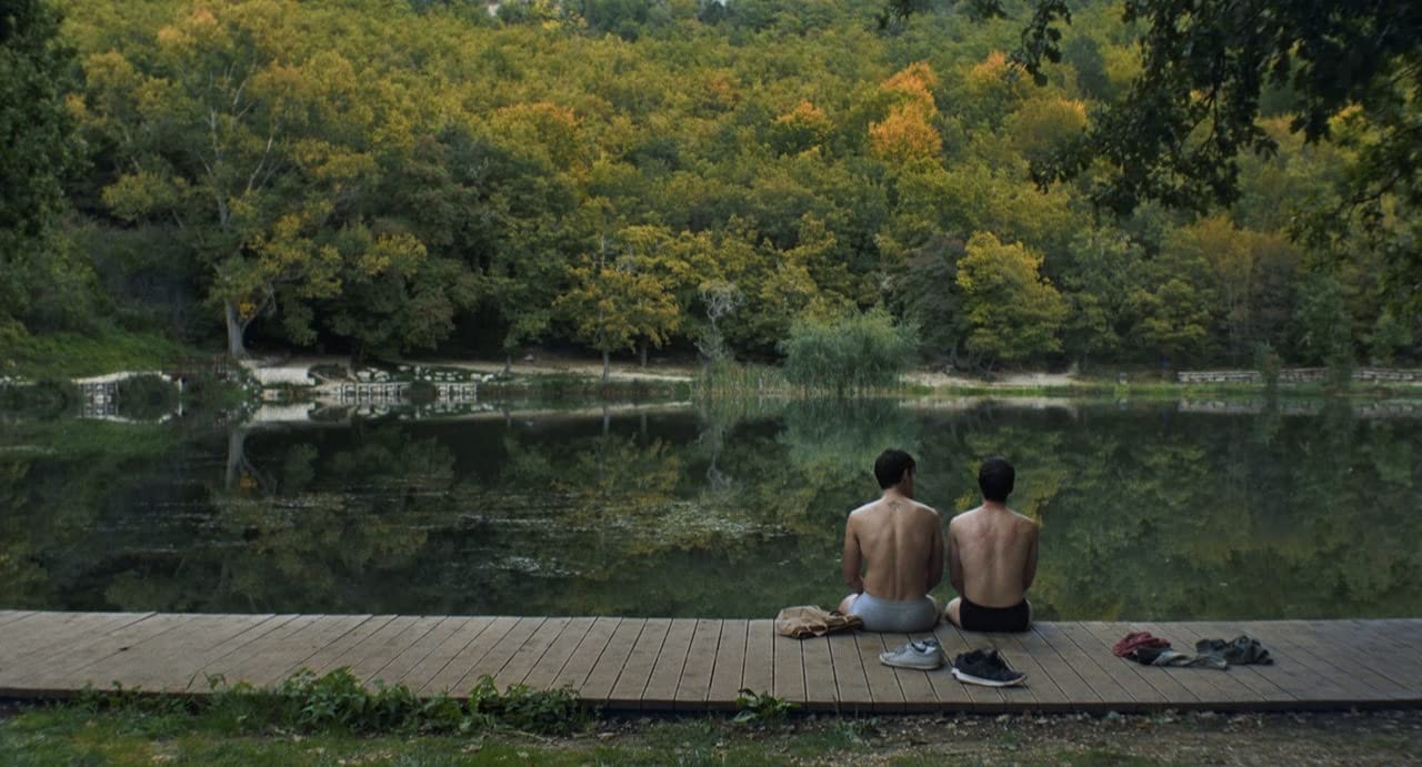 有答案的男子剧照的剧照