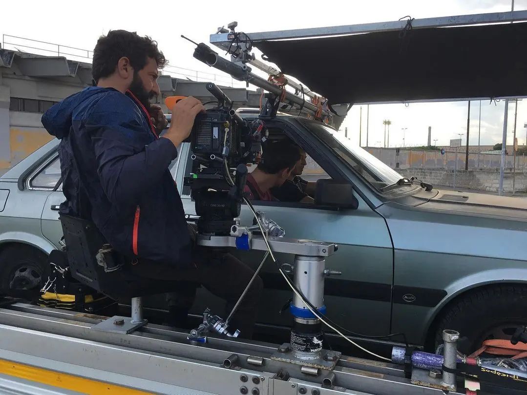 有答案的男子剧照的剧照