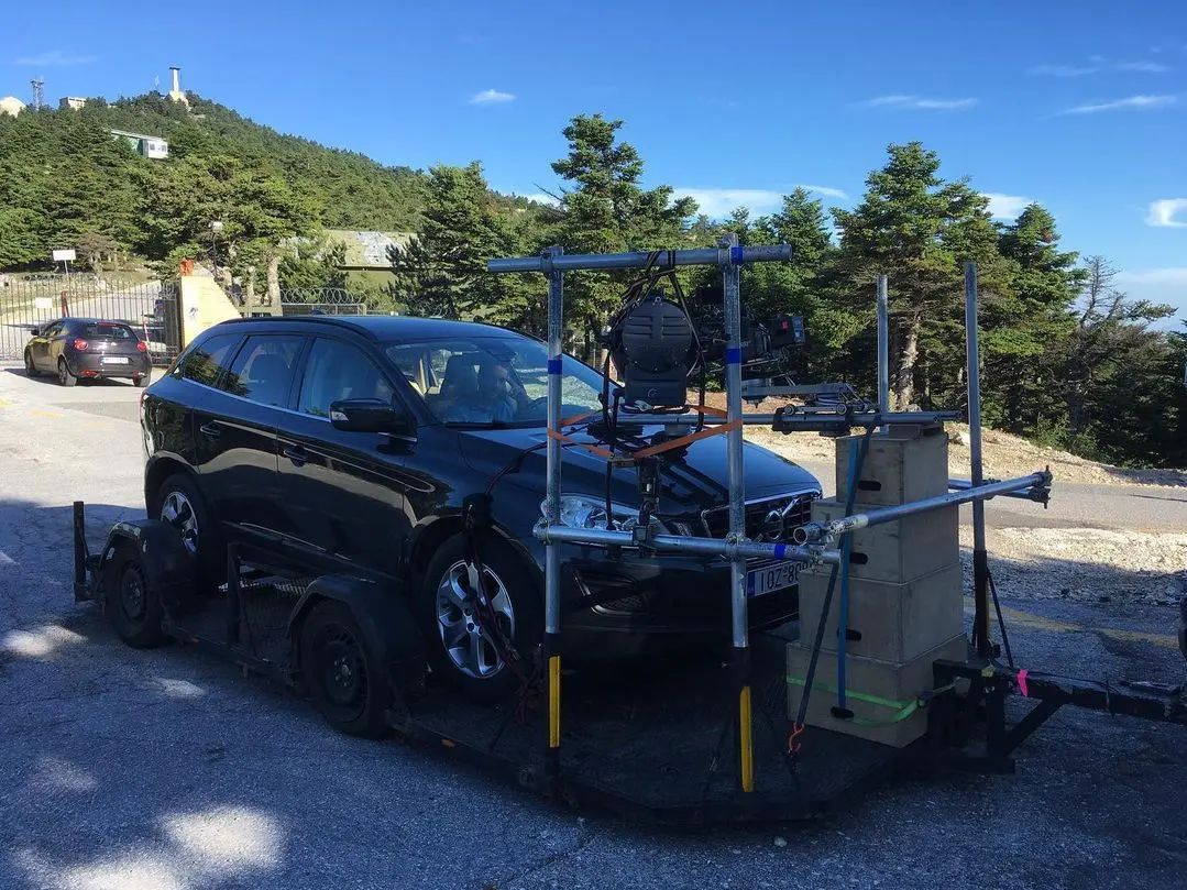 有答案的男子剧照的剧照