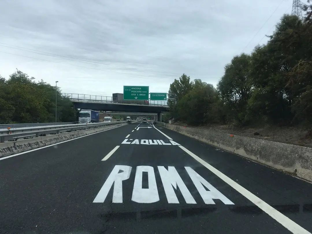 有答案的男子剧照的剧照