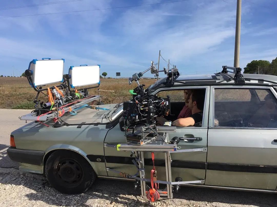 有答案的男子剧照的剧照