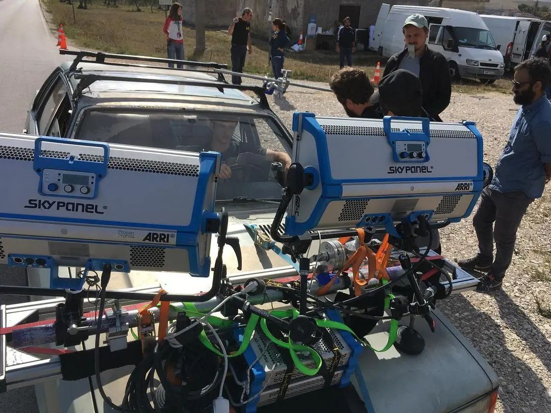 有答案的男子剧照的剧照