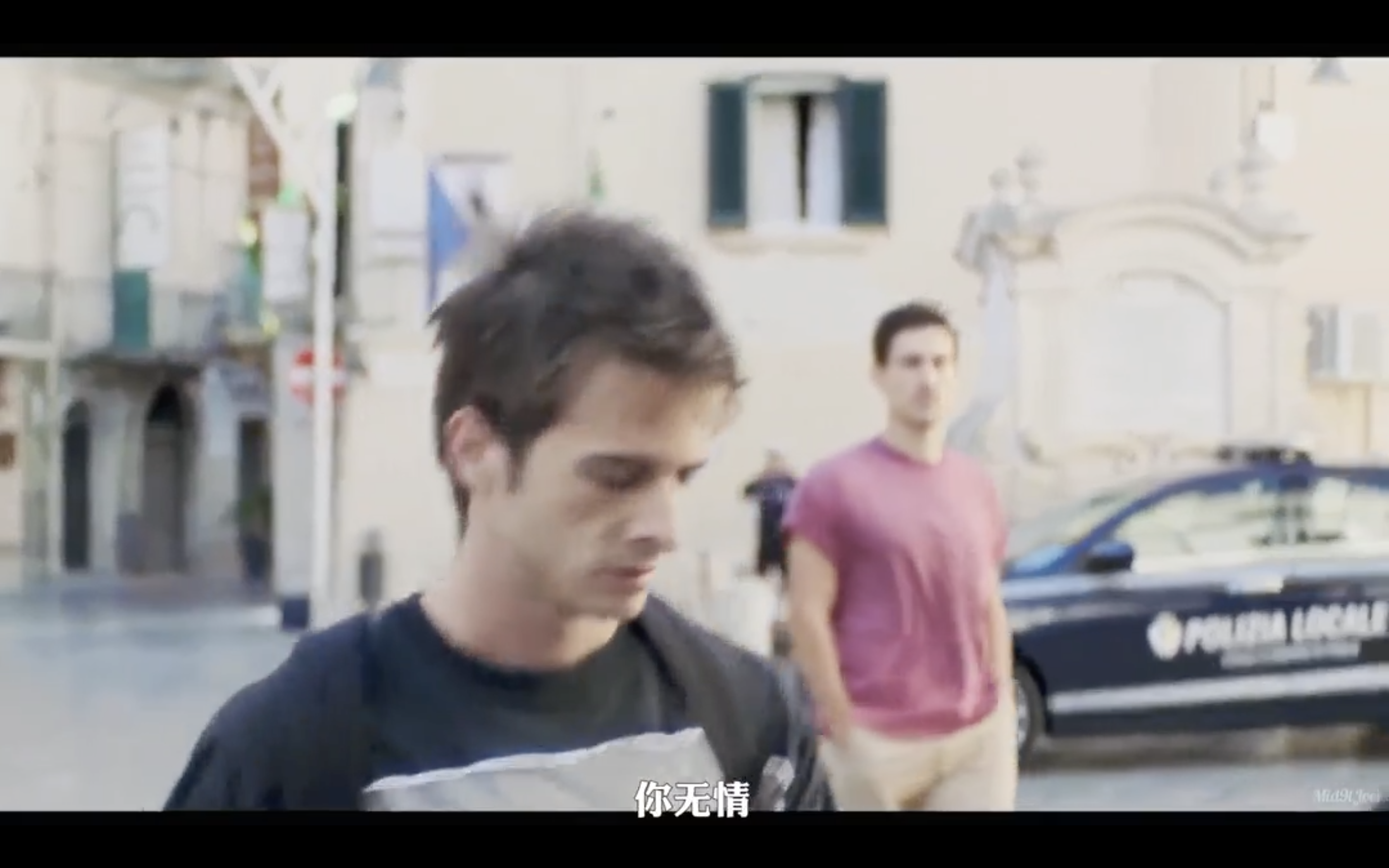 有答案的男子剧照的剧照