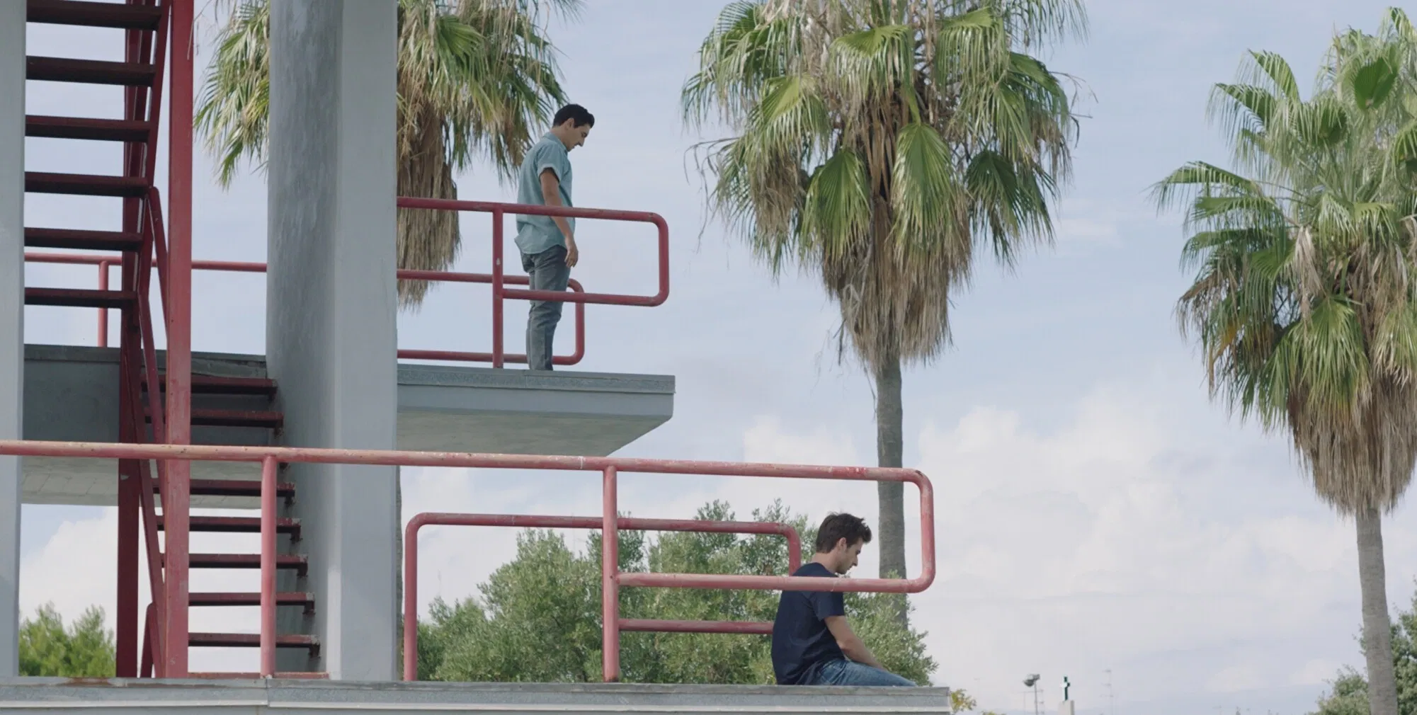 有答案的男子剧照的剧照