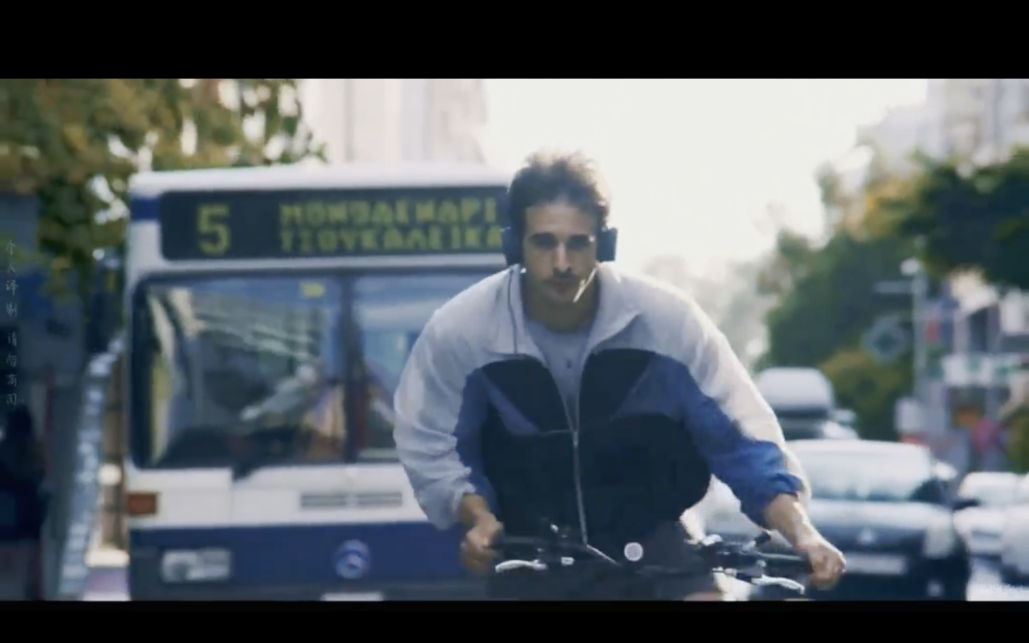 有答案的男子剧照的剧照