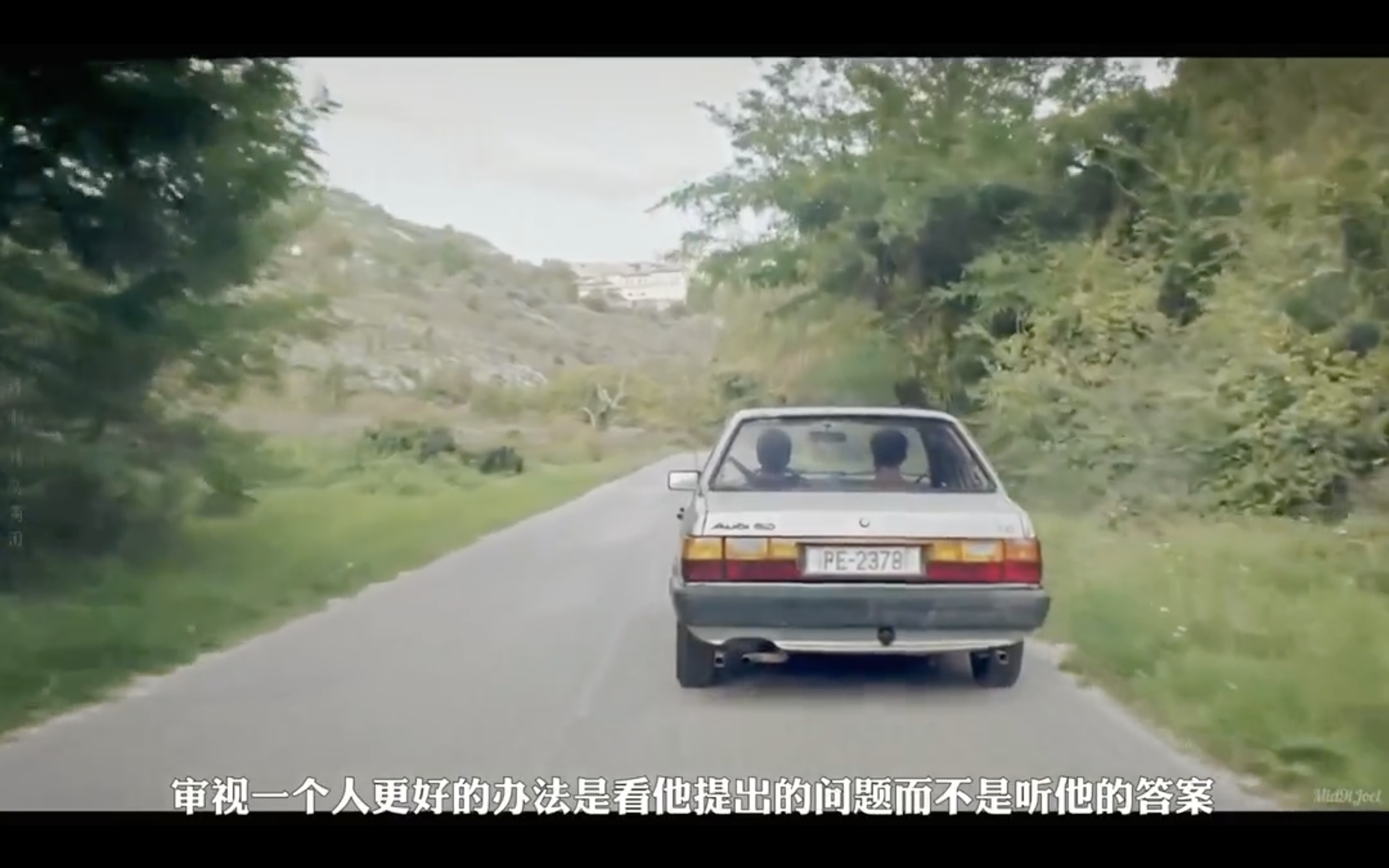 有答案的男子剧照的剧照