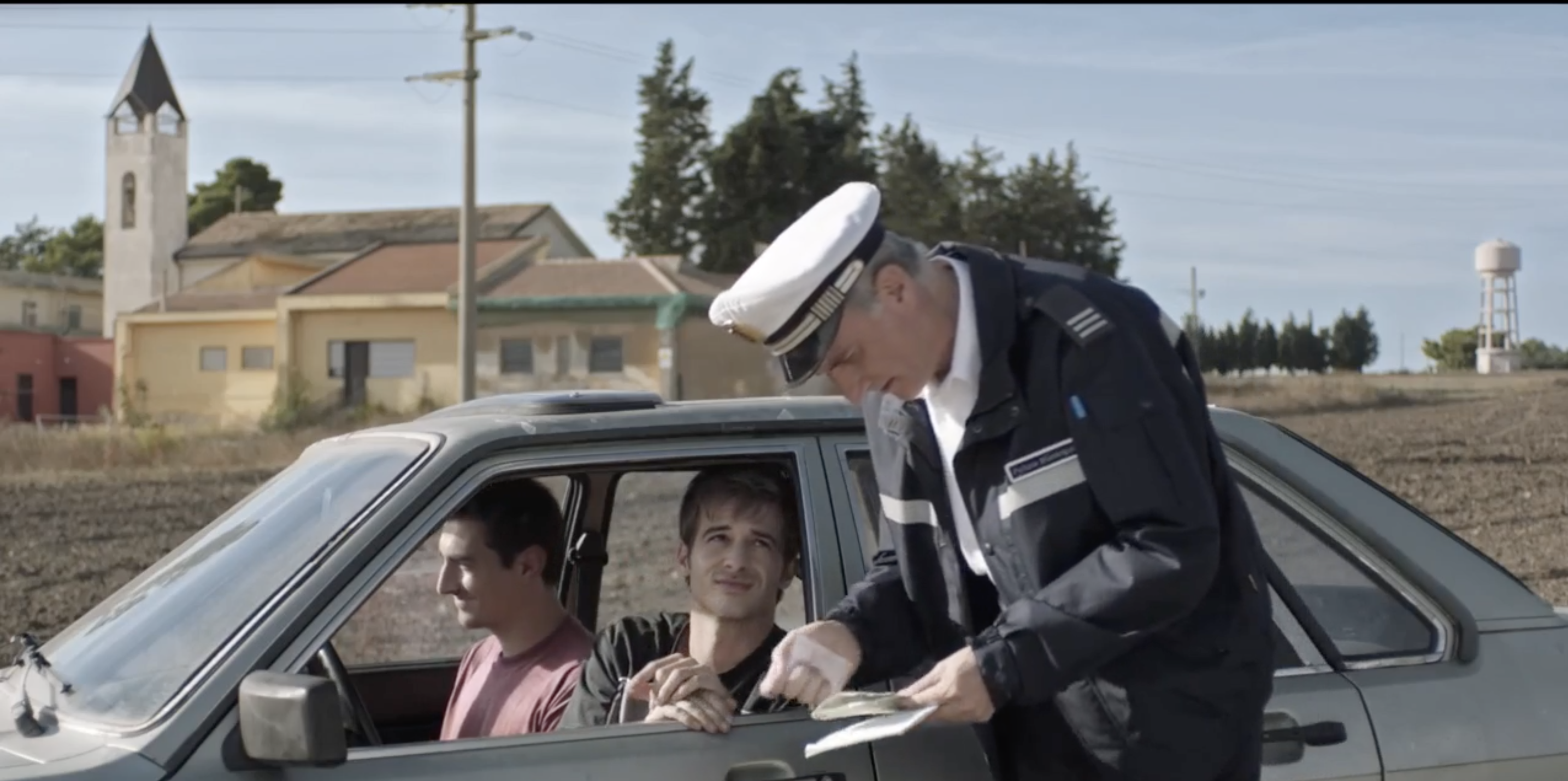 有答案的男子剧照的剧照