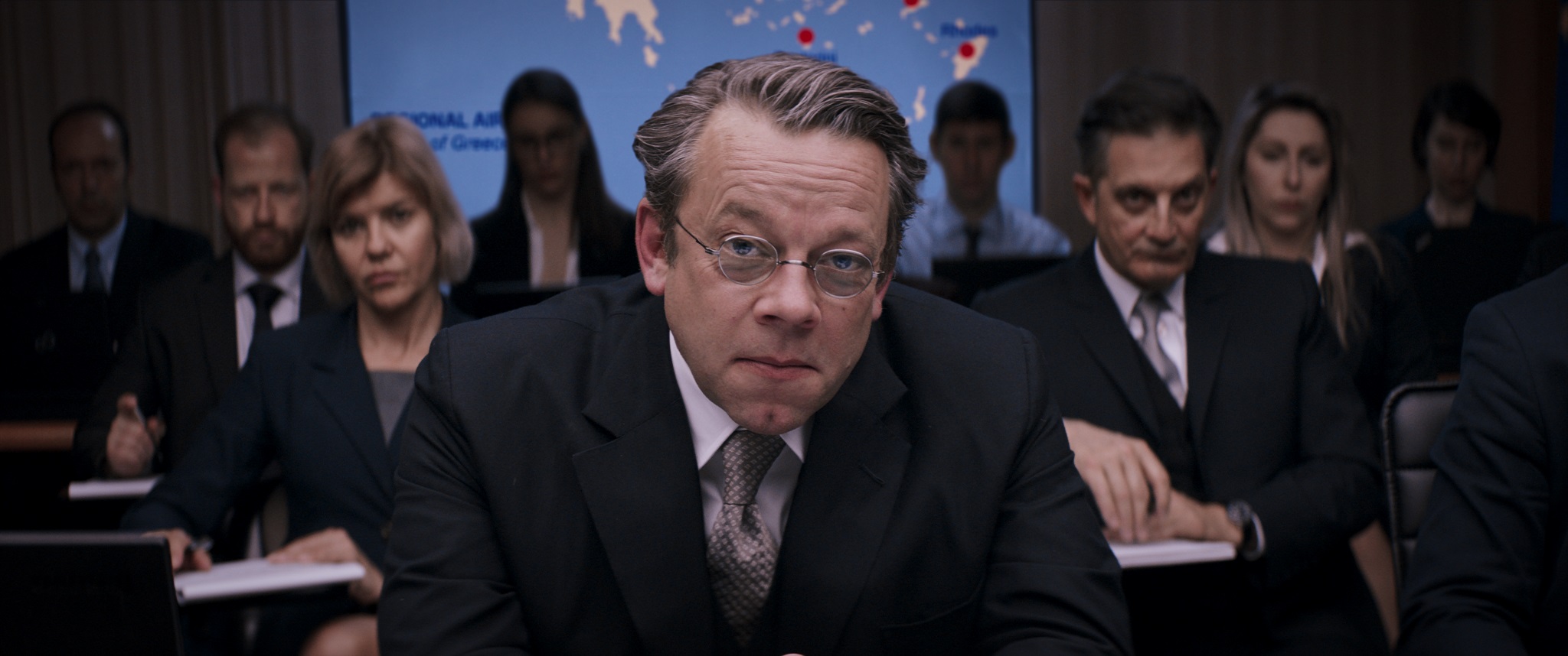 房间里的成年人剧照的剧照