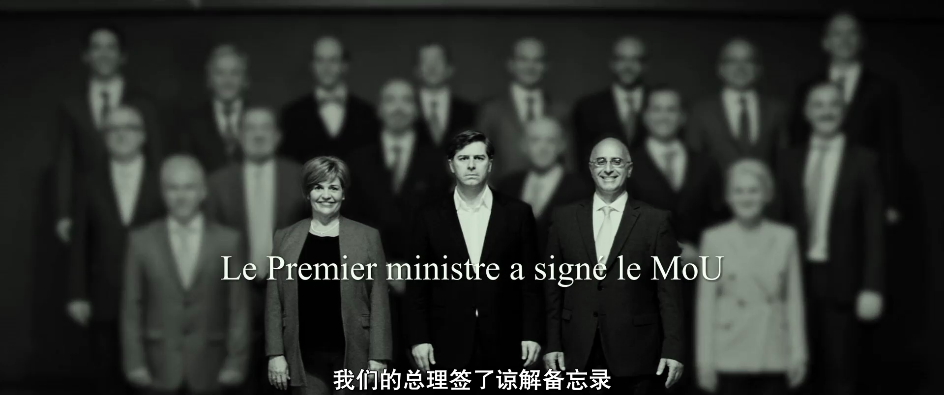 房间里的成年人剧照的剧照