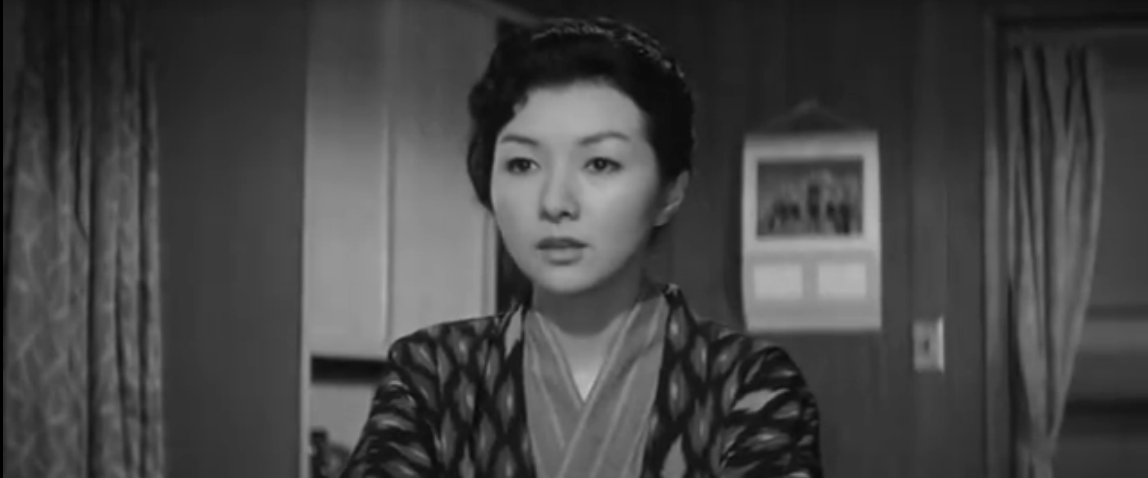 女人步上楼梯时剧照的剧照