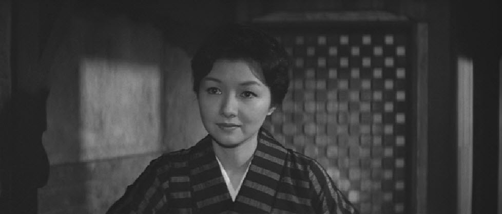 女人步上楼梯时剧照的剧照