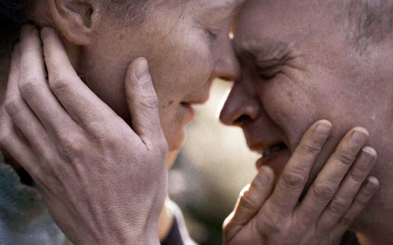 一个不愿观看《泰坦尼克号》的盲人剧照的剧照