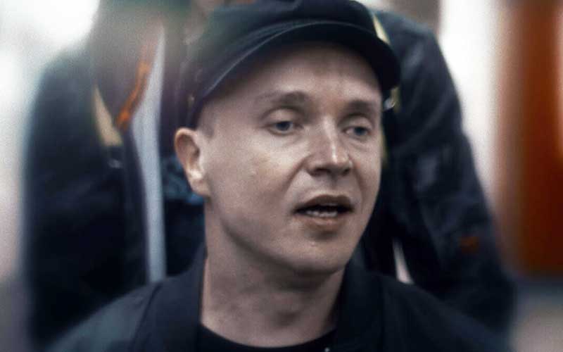 一个不愿观看《泰坦尼克号》的盲人剧照的剧照