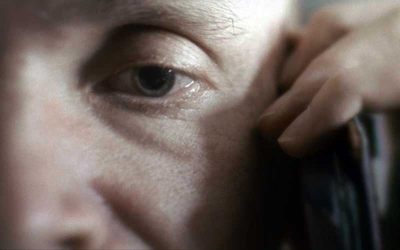 一个不愿观看《泰坦尼克号》的盲人剧照的剧照