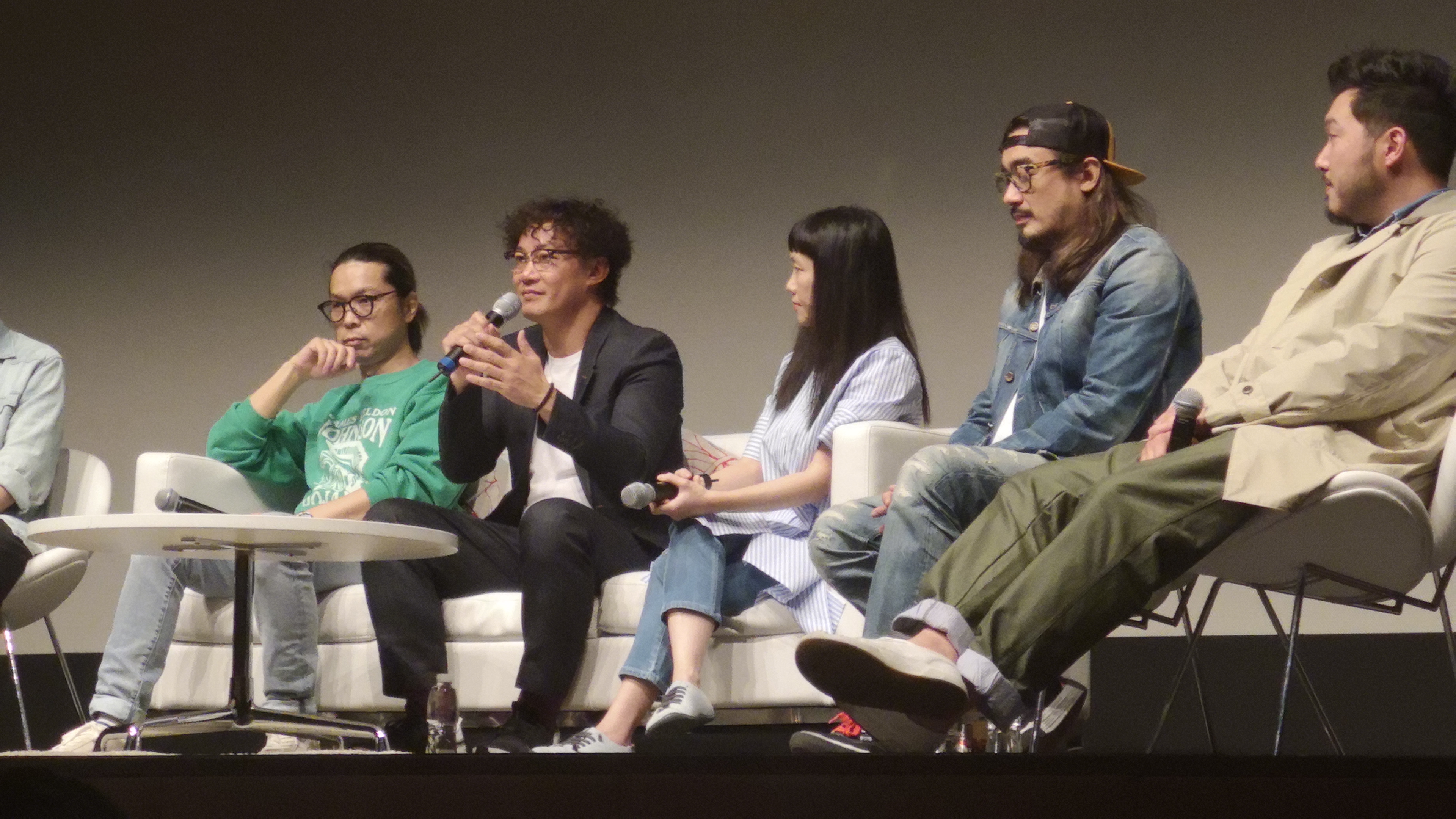 L.O.V.E in F.R.A.M.E.S剧照的剧照