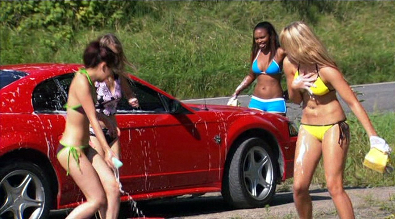 冰上的比基尼女孩剧照的剧照