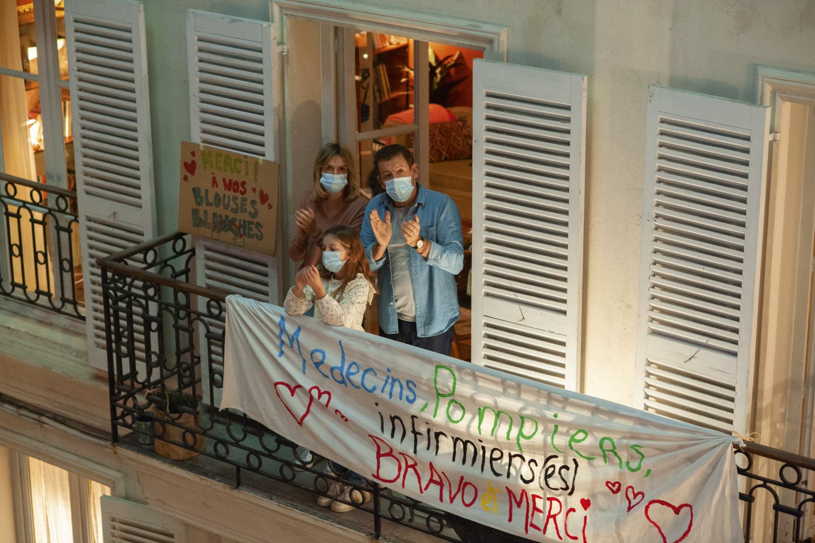 粘在一起的隔离剧照的剧照