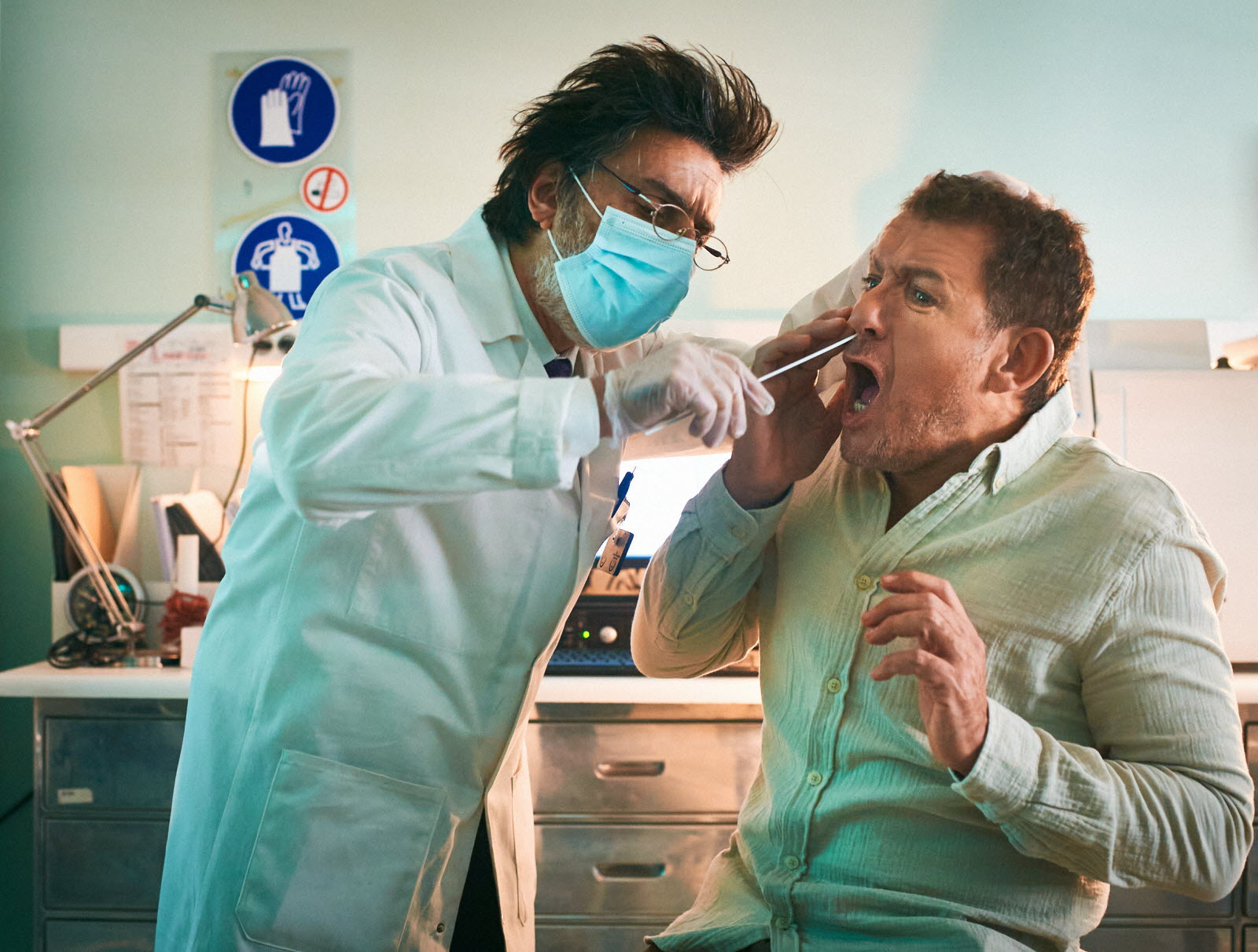 粘在一起的隔离剧照的剧照