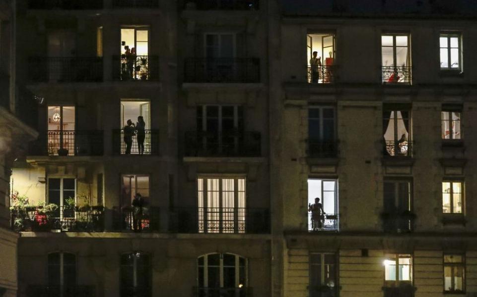 粘在一起的隔离剧照的剧照