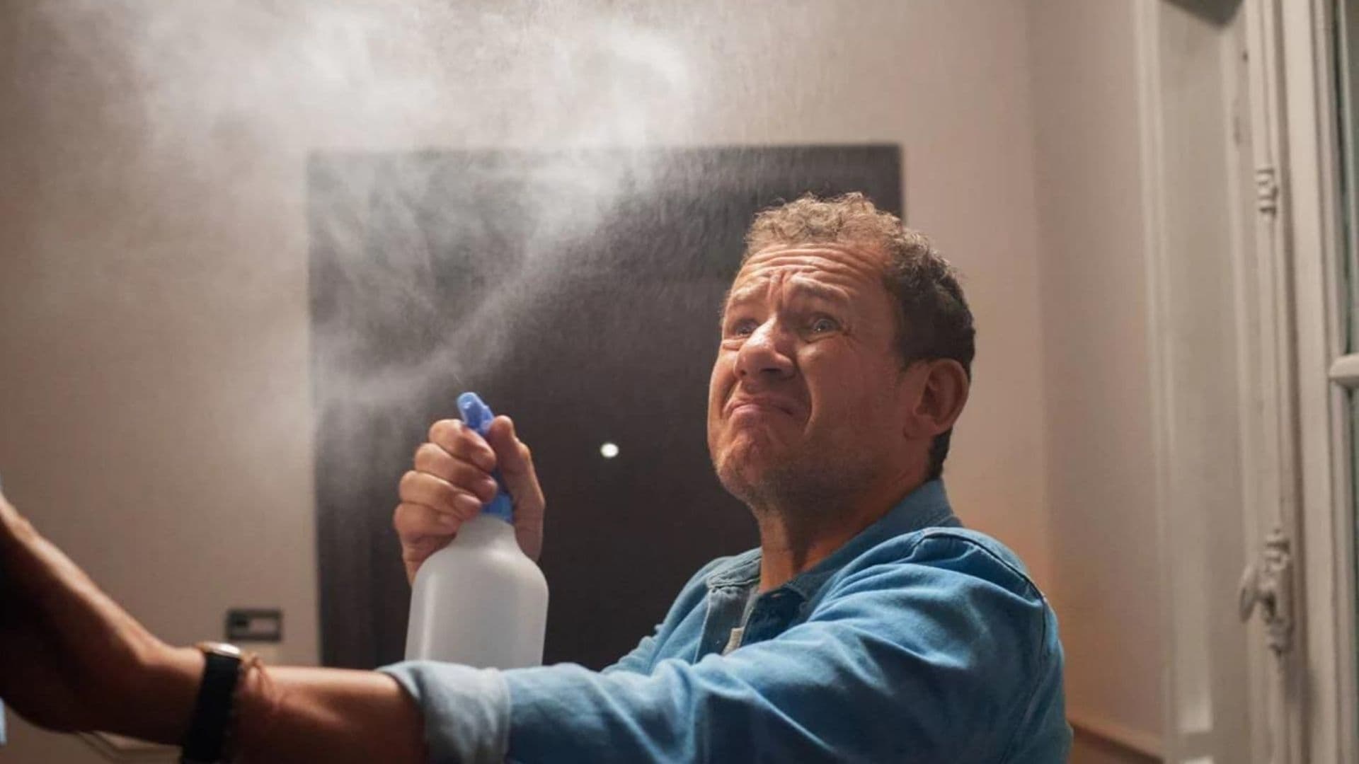 粘在一起的隔离剧照的剧照