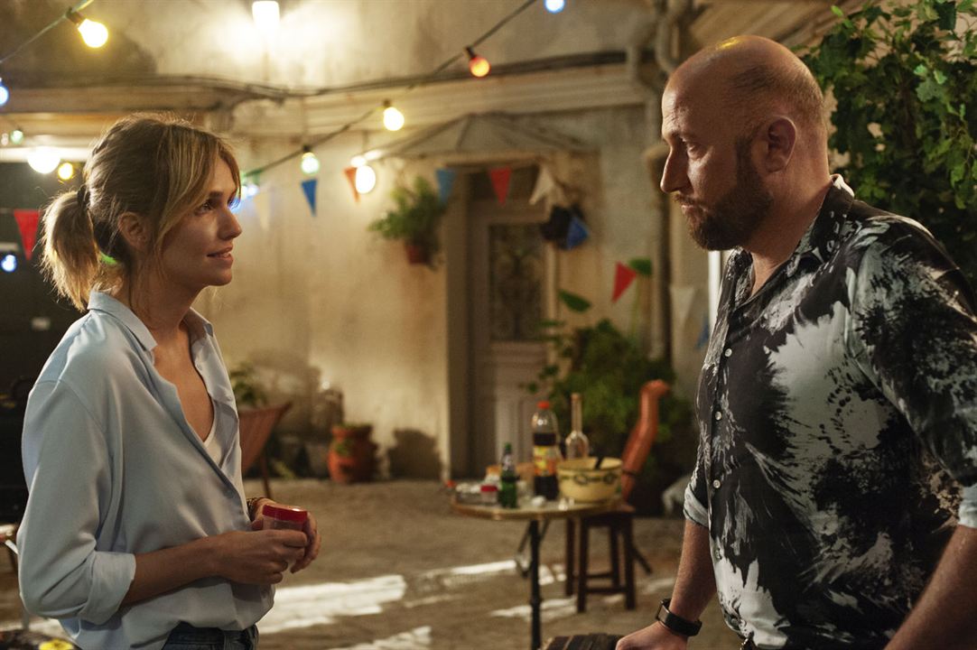 粘在一起的隔离剧照的剧照