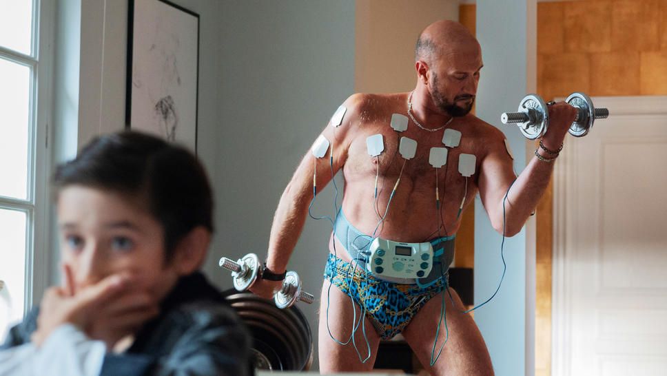 粘在一起的隔离剧照的剧照