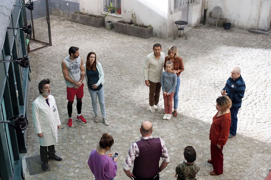 粘在一起的隔离剧照的剧照