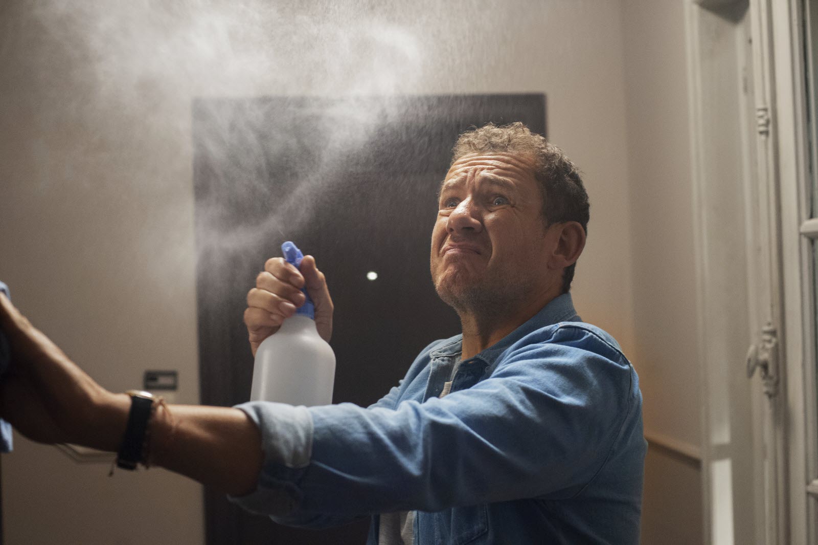 粘在一起的隔离剧照的剧照