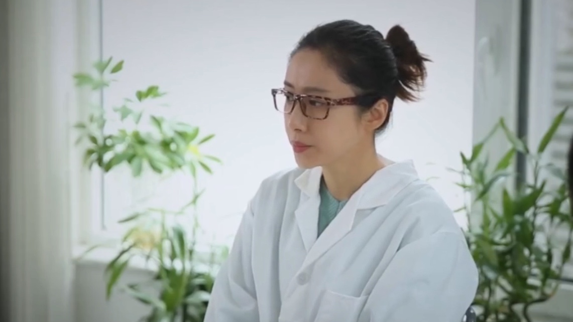 屋内有人剧照的剧照