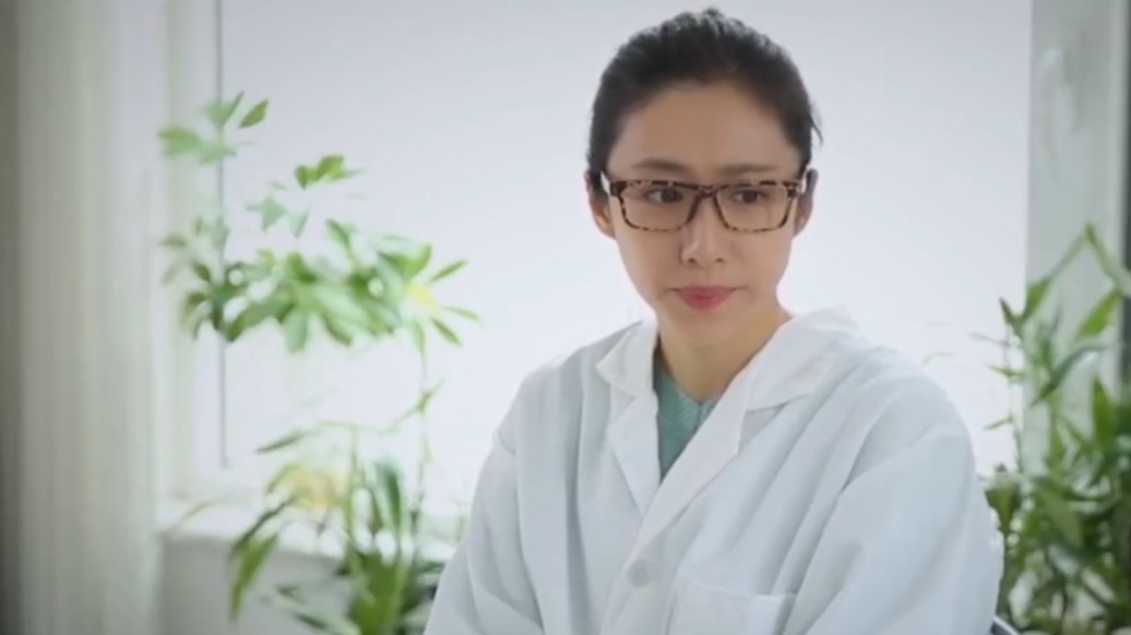 屋内有人剧照的剧照