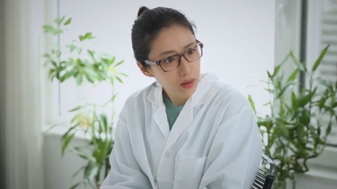 屋内有人剧照的剧照